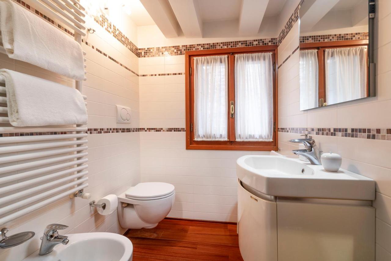 Glass House - Loft 2 Minutes To Rialto Bridge & View Venice Exterior photo